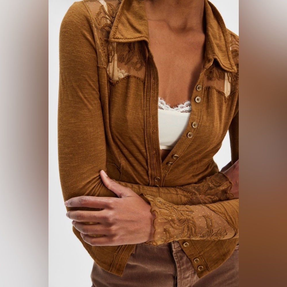 NWT Free People Rosebud Cuff Long sleeved lace embellished top in tobacco- XS